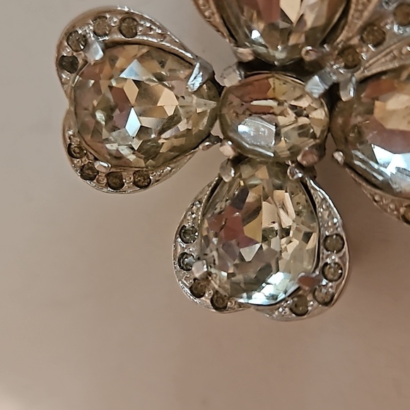 Fancy "E" Bright & Shiny Rhinestone on Silvertone Brooch - Picture 3 of 6